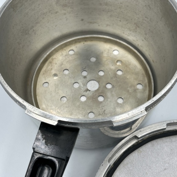 Presto Pressure Cooker 4 Quart A403A Vintage Missing  Jiggler 1970's - Picture 5 of 7